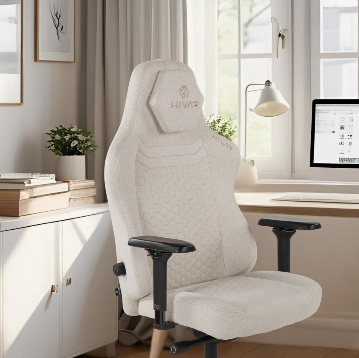 HIVAR Orbical XL Desert in einem modernen hellen Büro mit skandinavischen Dekoelementen und Tageslicht