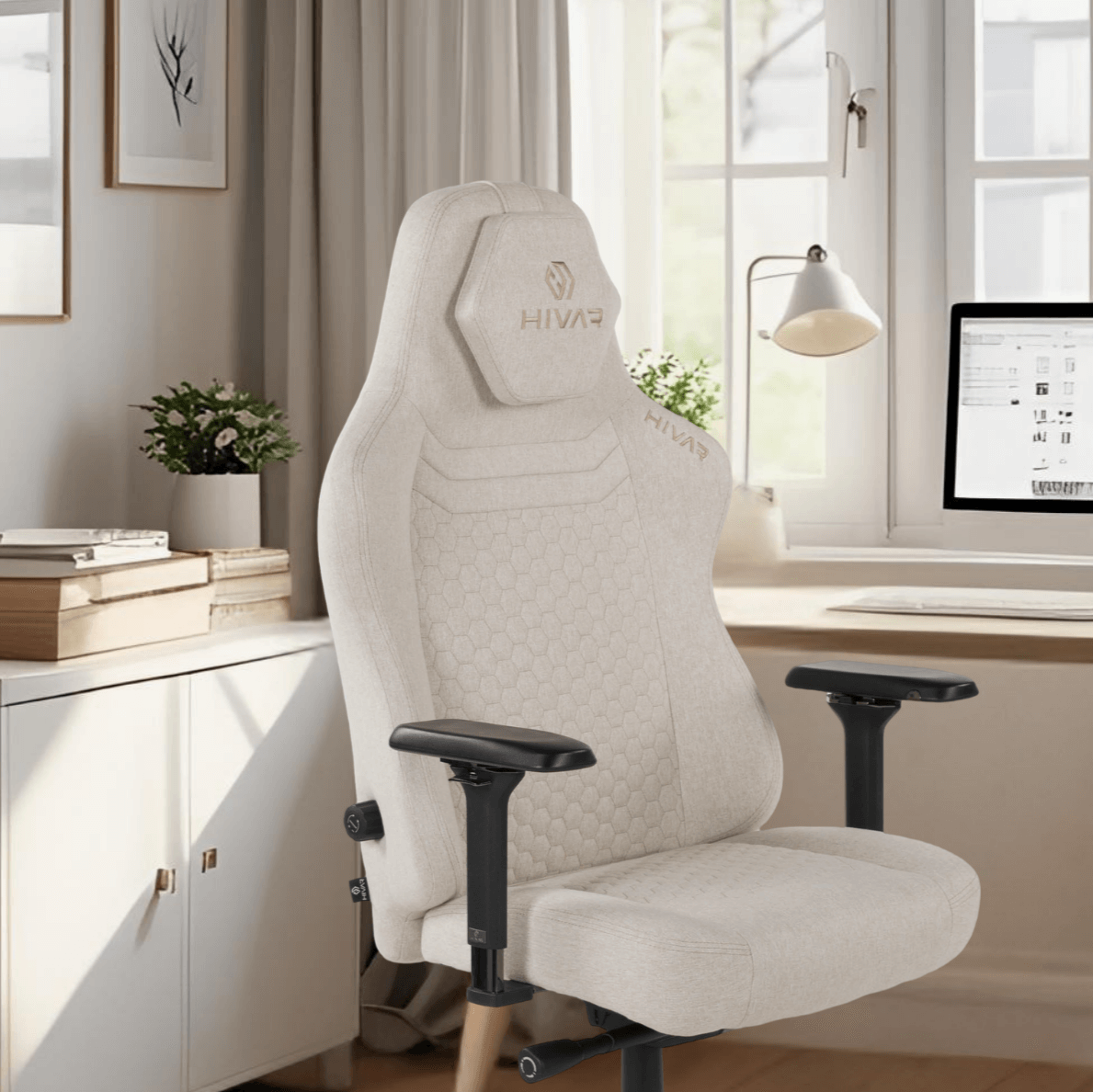 HIVAR Orbical XL Desert in einem modernen hellen Büro mit skandinavischen Dekoelementen und Tageslicht